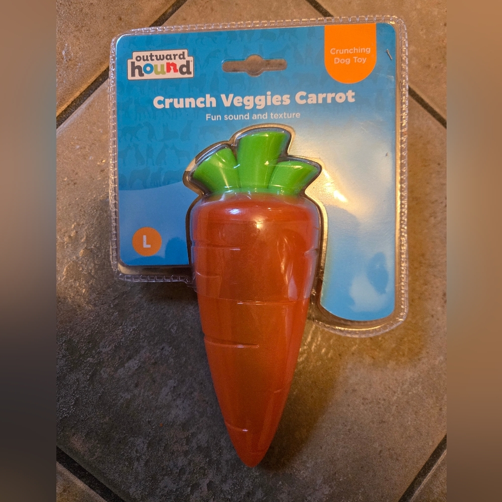 New Outward Crunch Veggie  Carrot  Dog Chew Toy Large Sound & Texture Durable 7”
